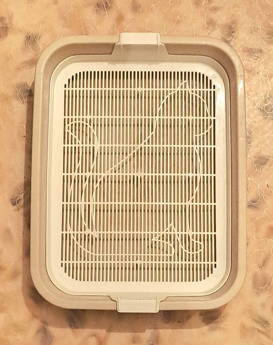 Лоток + наполнитель.