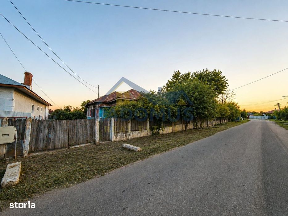Casă 4 camere / 70 mp utili / teren 678 mp / Poienarii Rali