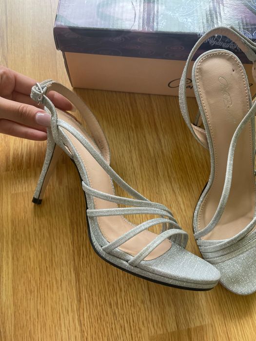 Продавам обувки на ток и чанта