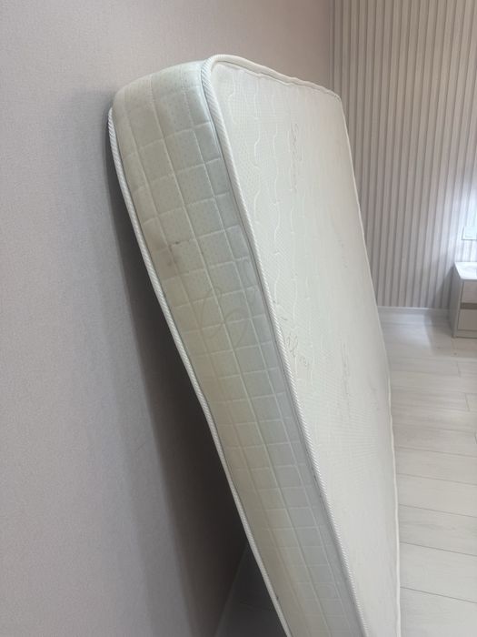 Продам 2 матраса пружинные