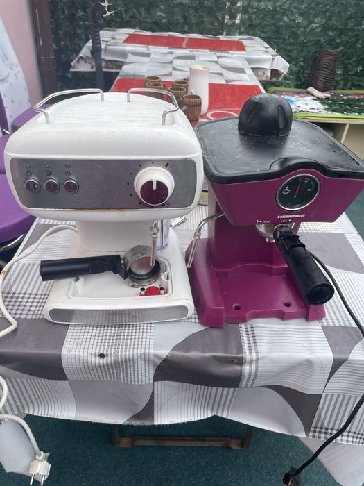 Vand doua aparate de cafea