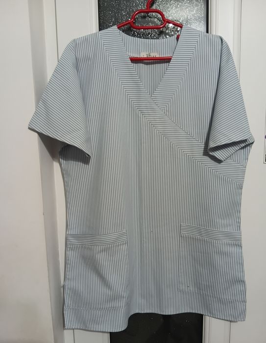 Vînd bluze medicale 15 lei