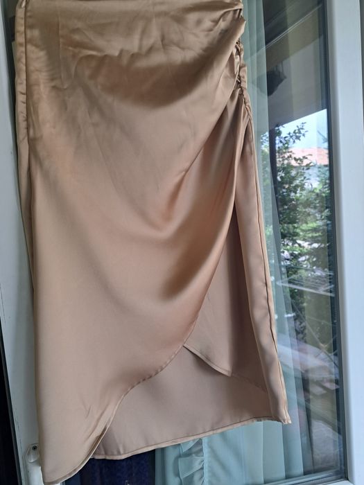 Superbă fustă damă saten bej/ auriu, Sinsay ( M)