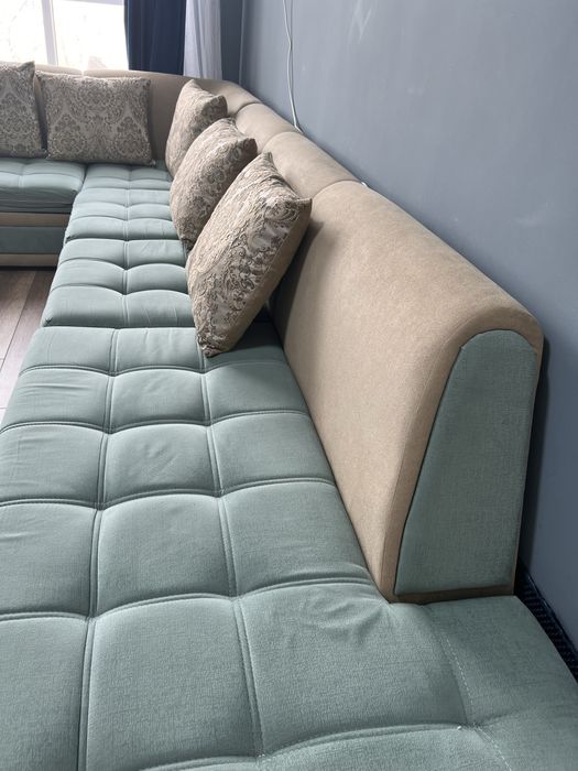 Продам диван срочно! Очень в хорошем состоянии!