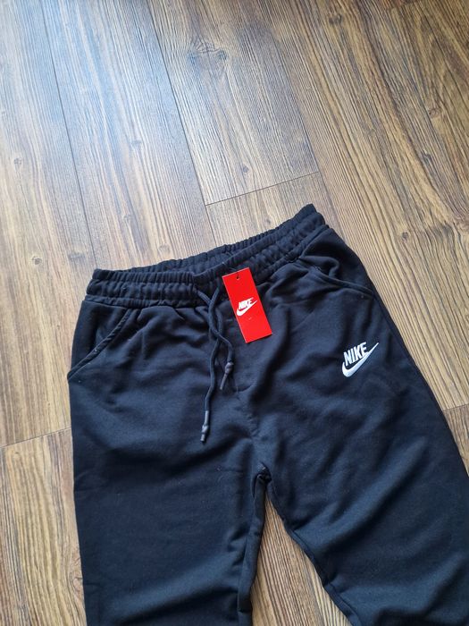 Мъжки спортен екип долнище и горнище размер S M L XL 2XL
Най-висок кла