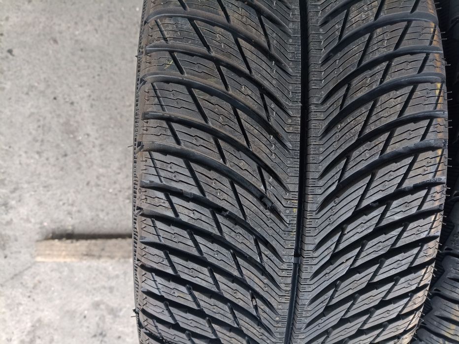 2 anvelope de iarna Michelin 235/45 R19 dot 3820
