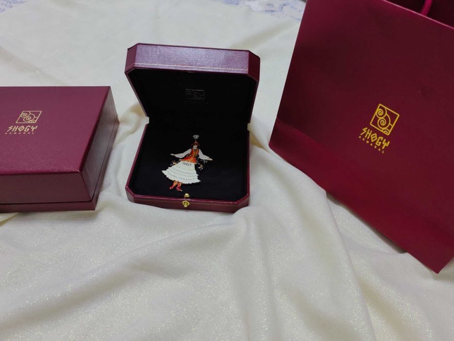 Брошь из серебра