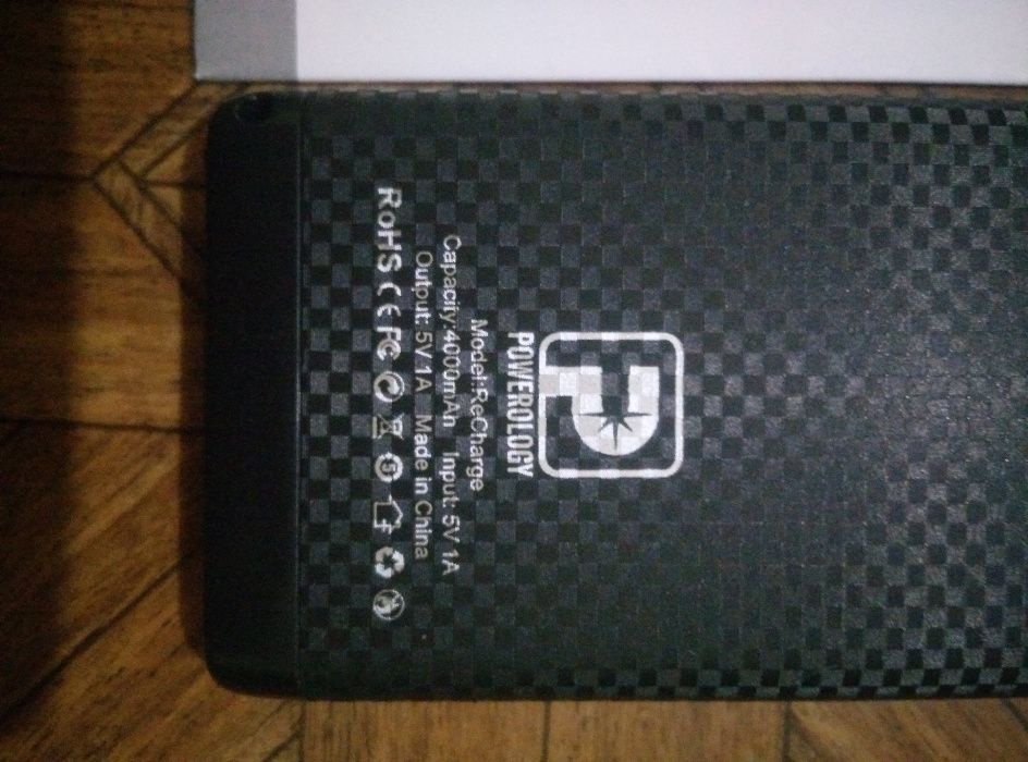 НОВ комплект: Външна батерия с фенерче, слушалки с микрофон и зарядно