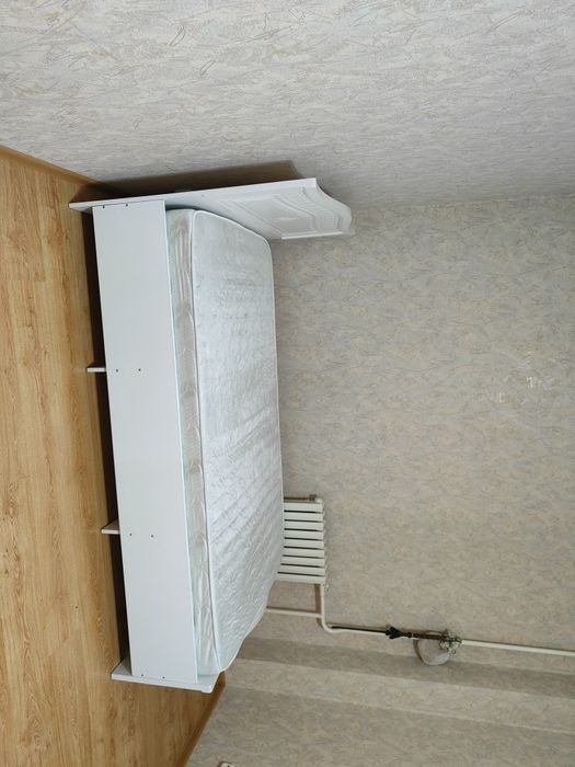 полутороспальная кровать