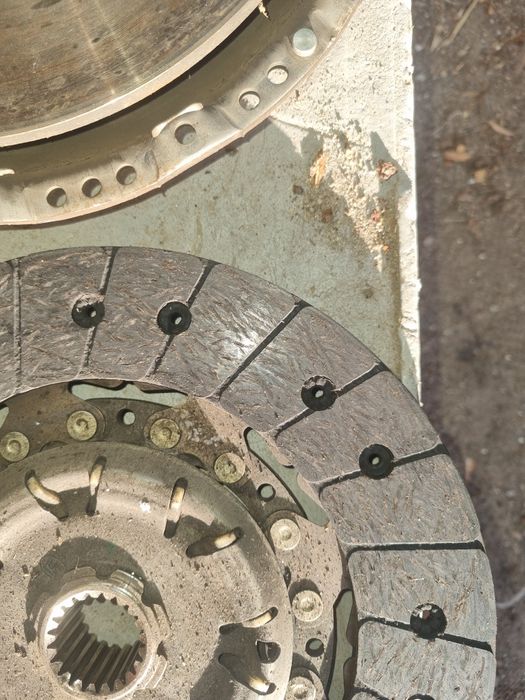 Продавам  съединител комплект за тойота рав4 2.2  136к