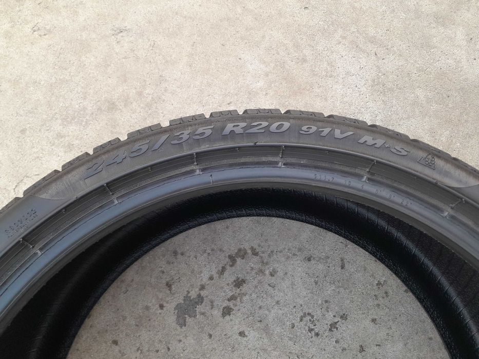 O anvelopa iarna 245 35 20 pirelli sottozero 2 profil de 7,5 mm