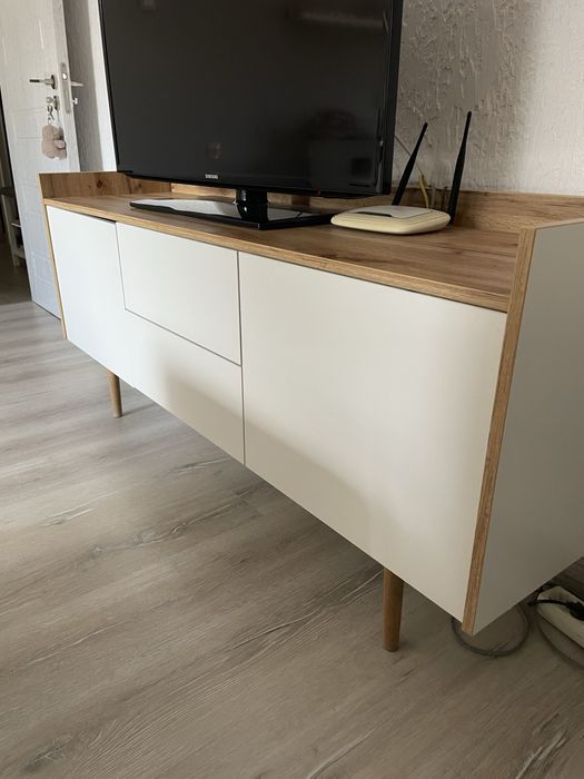 Телевизионен шкаф