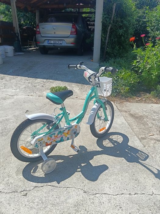 Vând bicicleta .