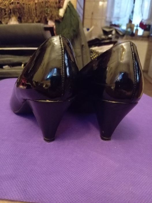 Pantofi de piele lăcuită nr 36