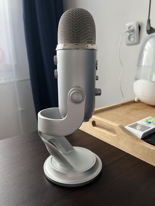 Микрофон Blue Yeti серебристый