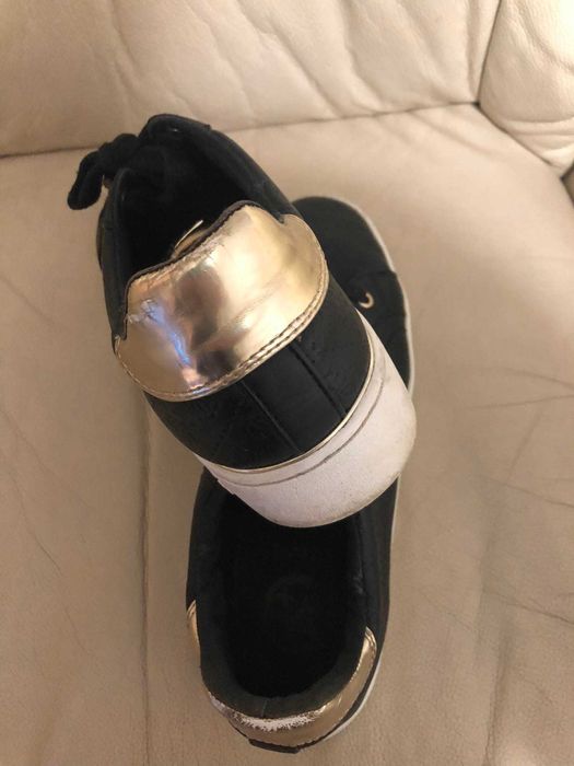 Guess сникърси 30лв