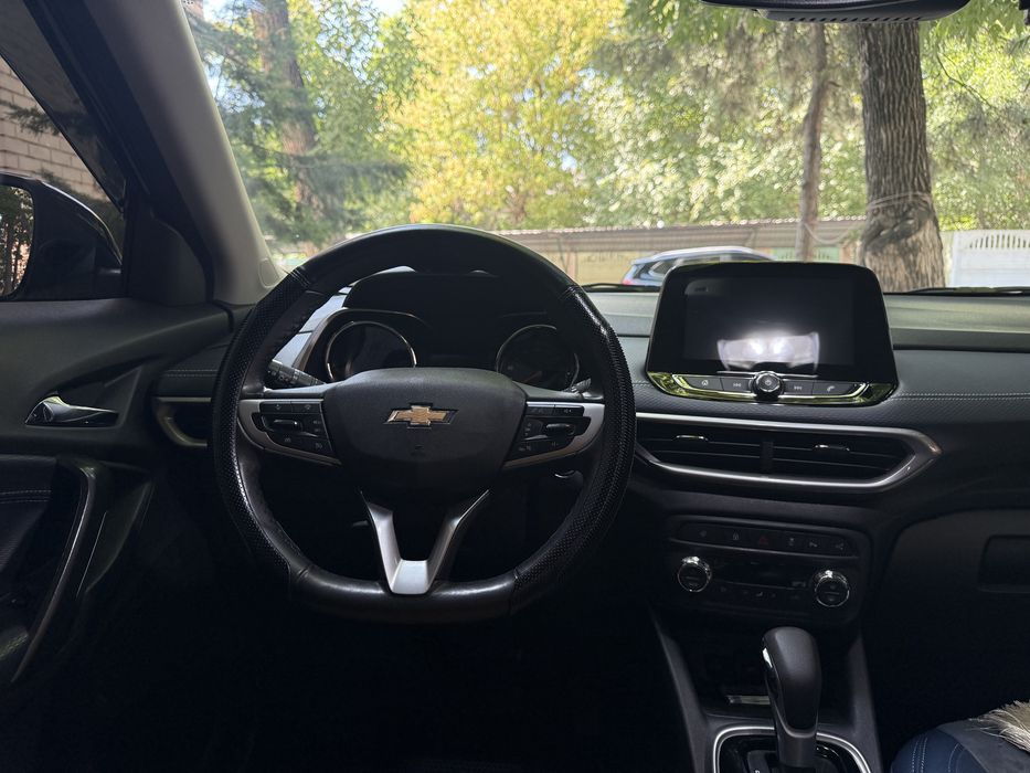 Tracker 2024 premier plus