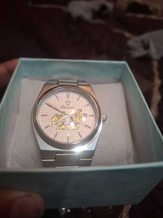 Продам часы bindbond