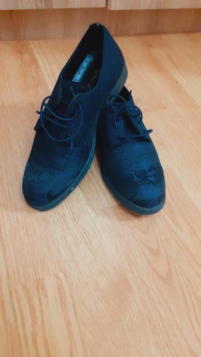 Pantofi eleganti băieți.