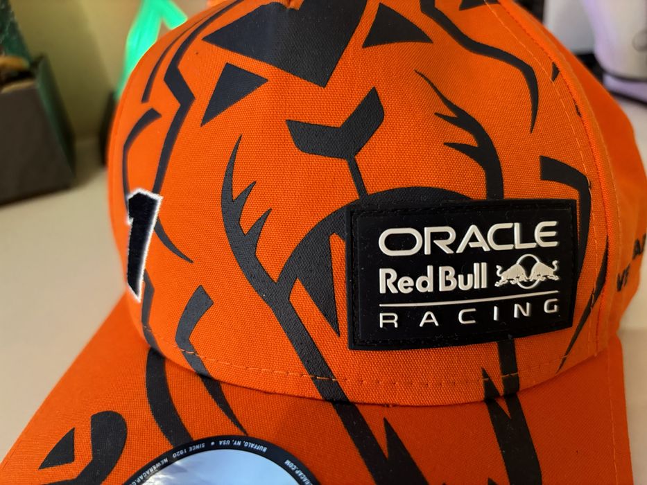 Шапка на Макс Верстапен Oracle Red Bull