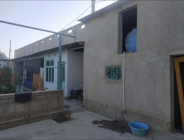 Ховли 7 соток иподром бозор олдига срочно сотилади