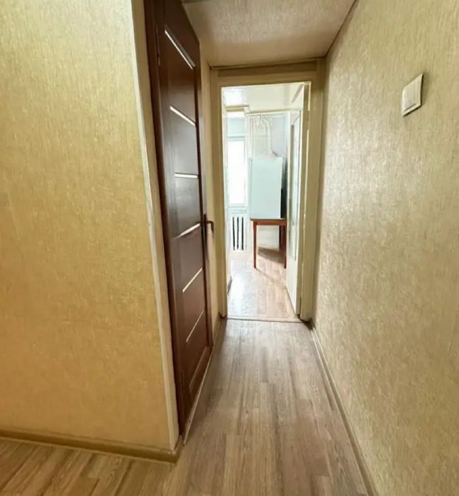 продам 1-ком. 5мкр. 31кв. 2-этаж