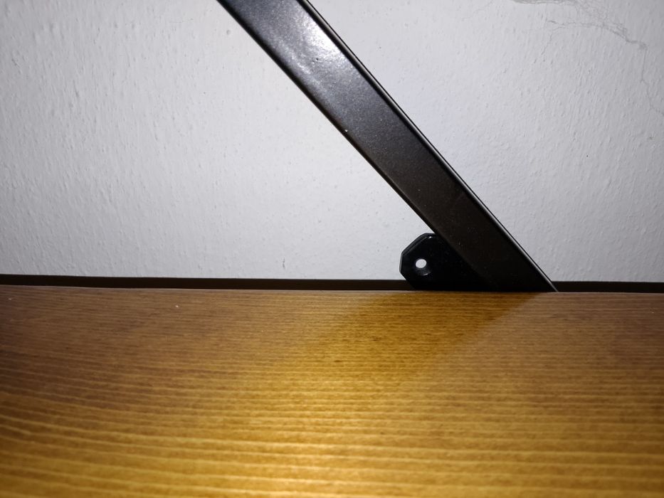 Етажерка за стена