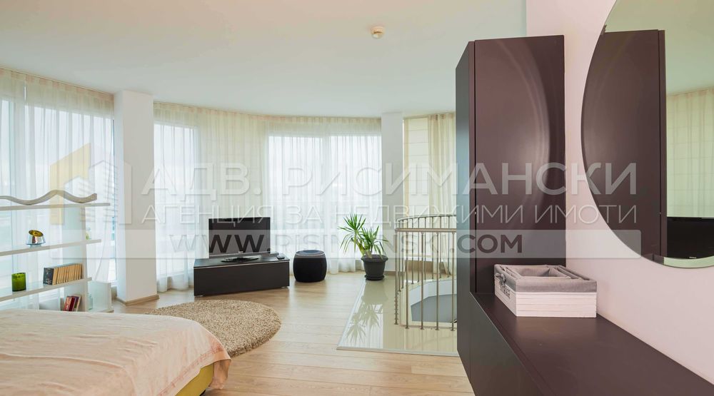 Продава се Мезонет в Бургас, Сарафово - 300 кв.м за 1167 €/кв.м - Снимка #2