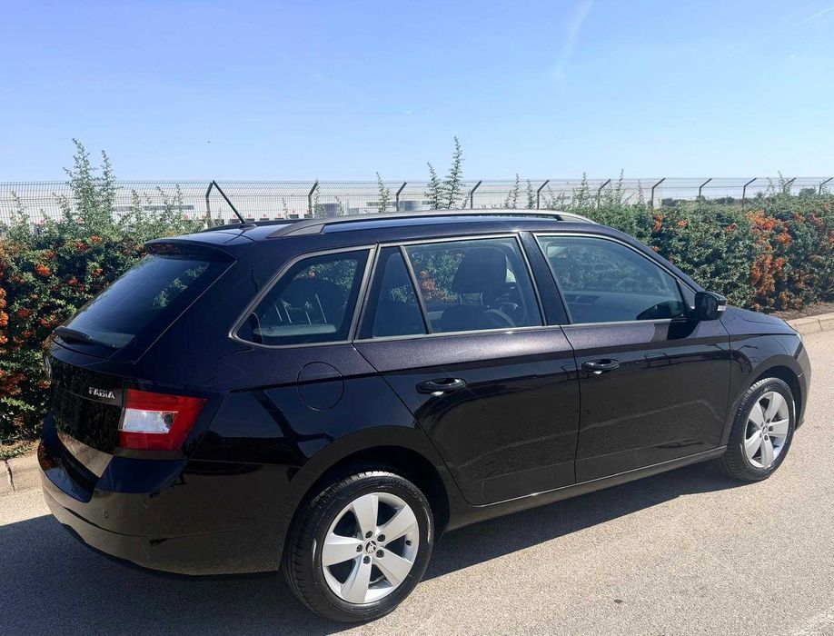 Skoda Fabia - An 2018 - 1.0 MPI 75Cp Euro 6 - Touchscreen * Senzori Parcare * Climă
