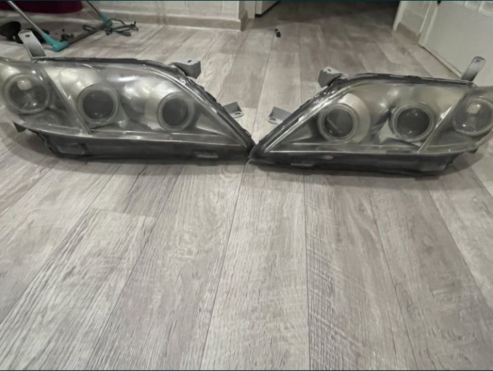 Продам фары тайота 40