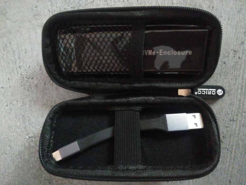 Carcasa, rack, enclosure, SSD extern,(NVME/NGFF), NOUA cu husa