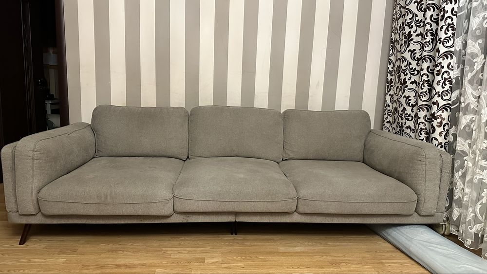 Диван мягкий коричневый