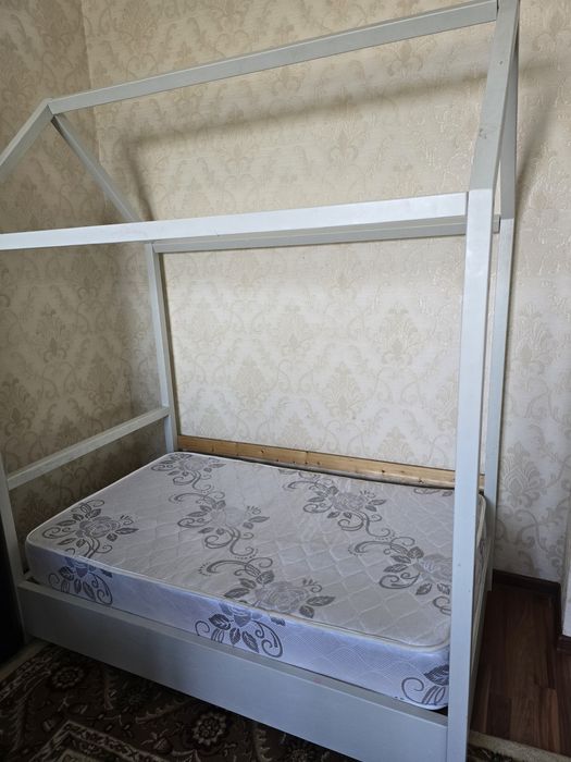 Детская кровать (домик)