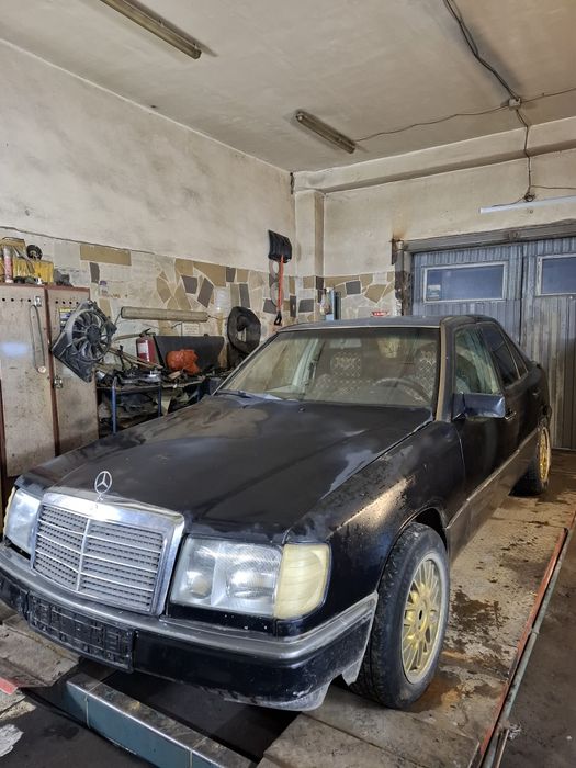 Мерседес 230е(124)