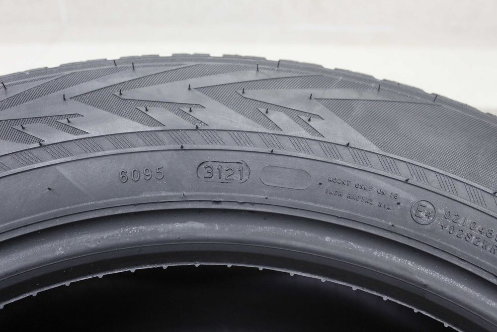 255/55-18 Nokian нова зимна гума 1 брой