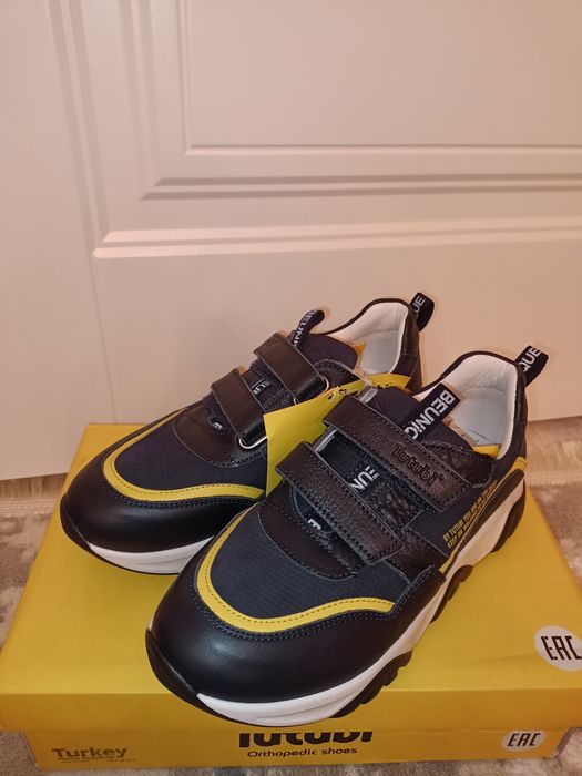 Ортопедическая кожаная обувь кроссовки