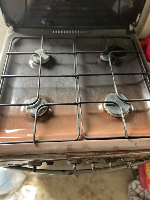 Продам газ плиту
