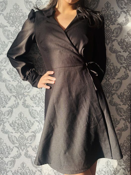 Платье мини чёрный почти новый