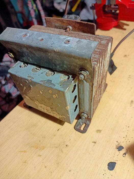 Трансформатор 220   12 волта