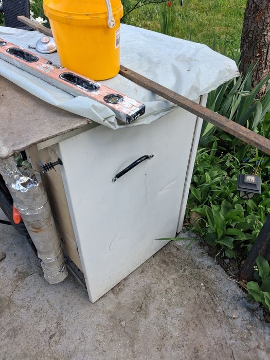 Продавам хладилник на газ  собсвено  производство