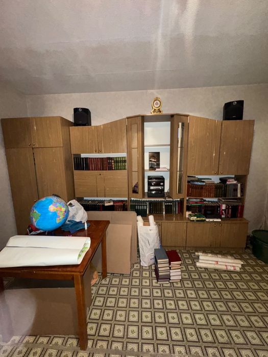 Отдам даром стенку