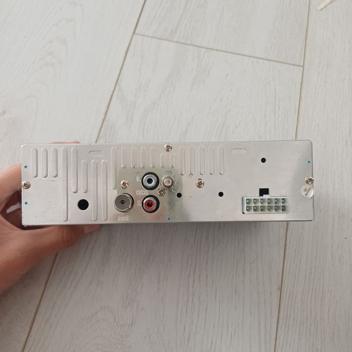 Vând auto radio AEG AR 4027 USB