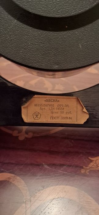 Настольные часы "ВЕСНА" СССР
Продаю антикварные настольные часы в отли