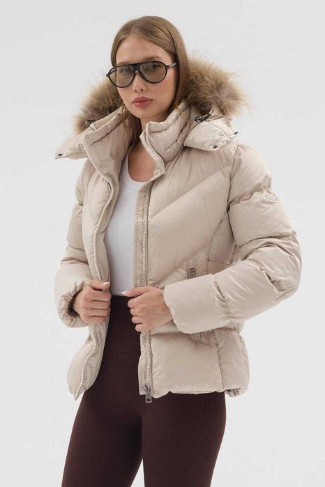 Moncler вталено дамско яке с качулка