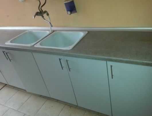 Кухненски шкаф с две мивки