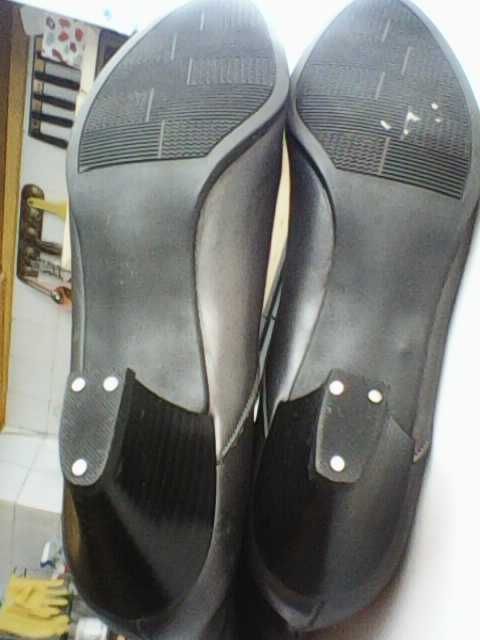 Продавам елегантни дамски кожени ботуши саламандър