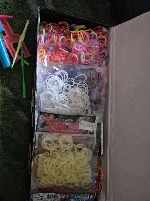 Комплект за правене на гривнички от ластичета