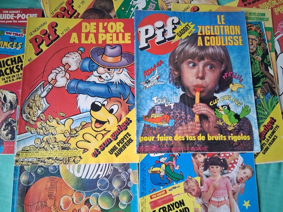 Лот Стари Френски Списания Pif Gadjet 25 Броя