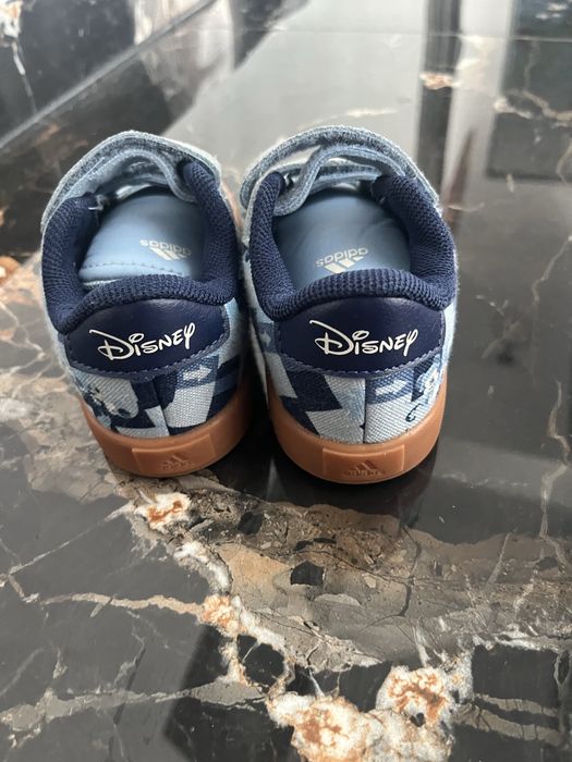 Adidasi Adidas Disney cu Mickey si prietenii marimea 24-80lei