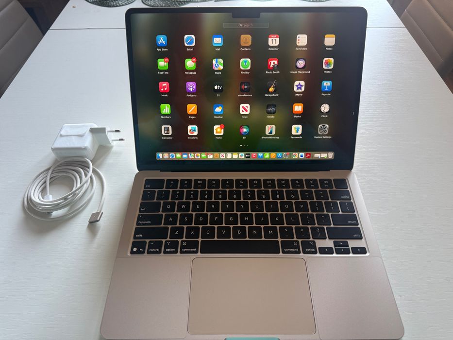 MacBook Air 13” M4 2025 – Gold – 16GB RAM – 256GB SSD – Garanție Apple